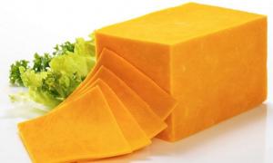 Çedar peynirinin bileşimi, kalori içeriği, bu peynirle ilgili fotoğraflar ve tarifler