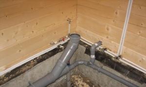 Učinite sami kanalizaciju u privatnoj kući: instalacija i instalacija